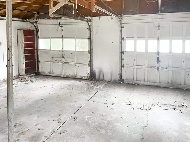 $1,950 | 230 South Hillsdale Drive, Bloomington, IN 47408