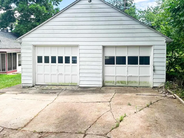 $1,950 | 230 South Hillsdale Drive, Bloomington, IN 47408