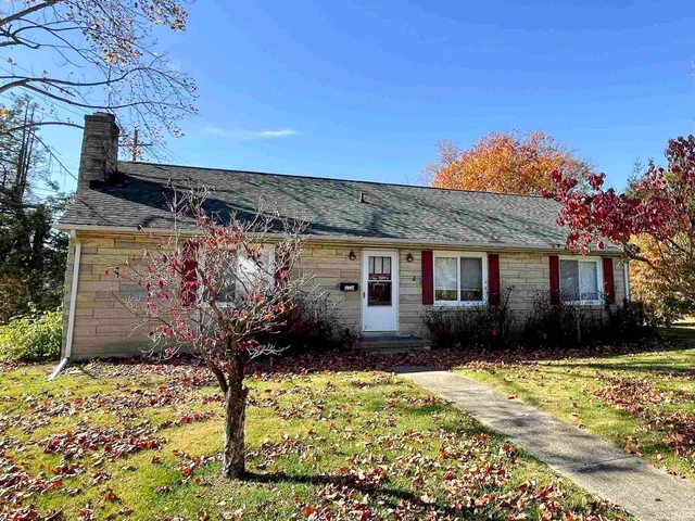 $1,950 | 230 South Hillsdale Drive, Bloomington, IN 47408