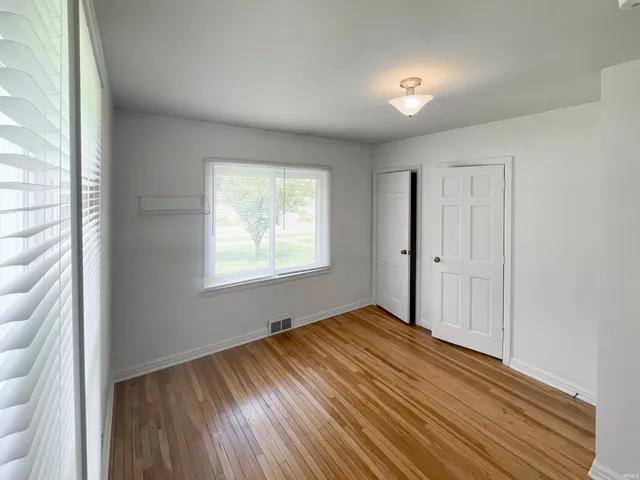 $1,950 | 230 South Hillsdale Drive, Bloomington, IN 47408