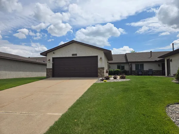 $317,000 | 2126 Vierling Drive East, Shakopee, MN 55379