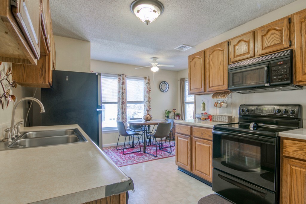 5 Castlegate Drive, Unit B Springfield, MA 01129 - Photo 9 of 20 Gallery Image 9