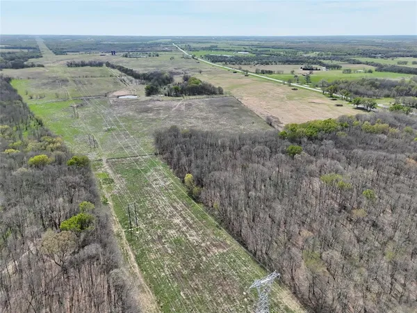 a view of an outdoor space and a yard