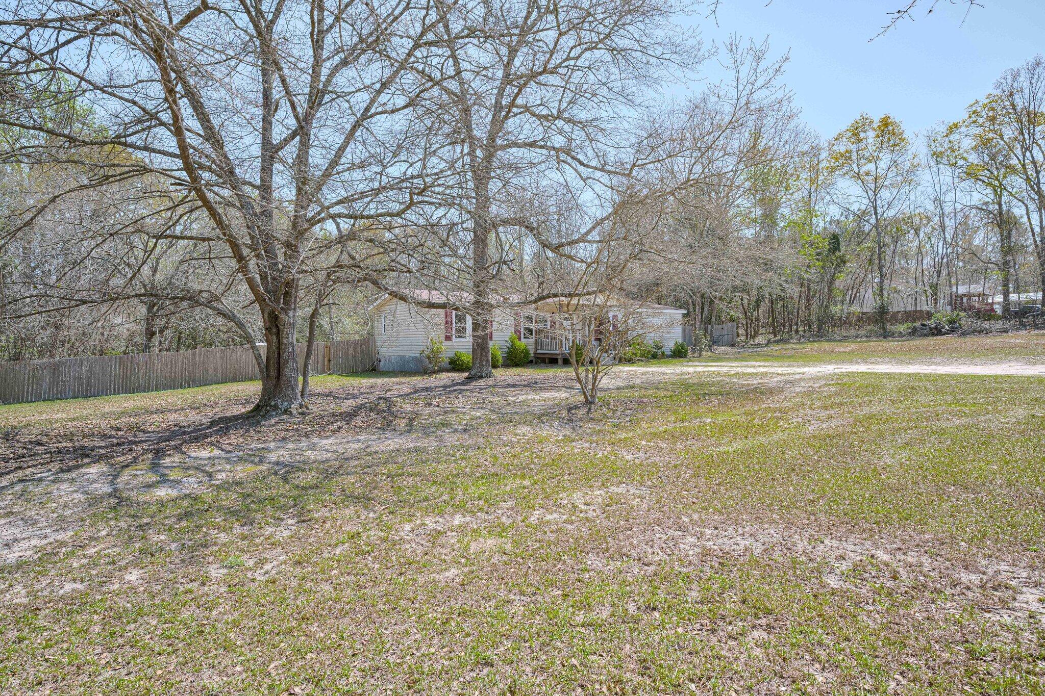 914 Gingerhill Road Thomson, GA 30824 - Photo 2 of 24 front yard