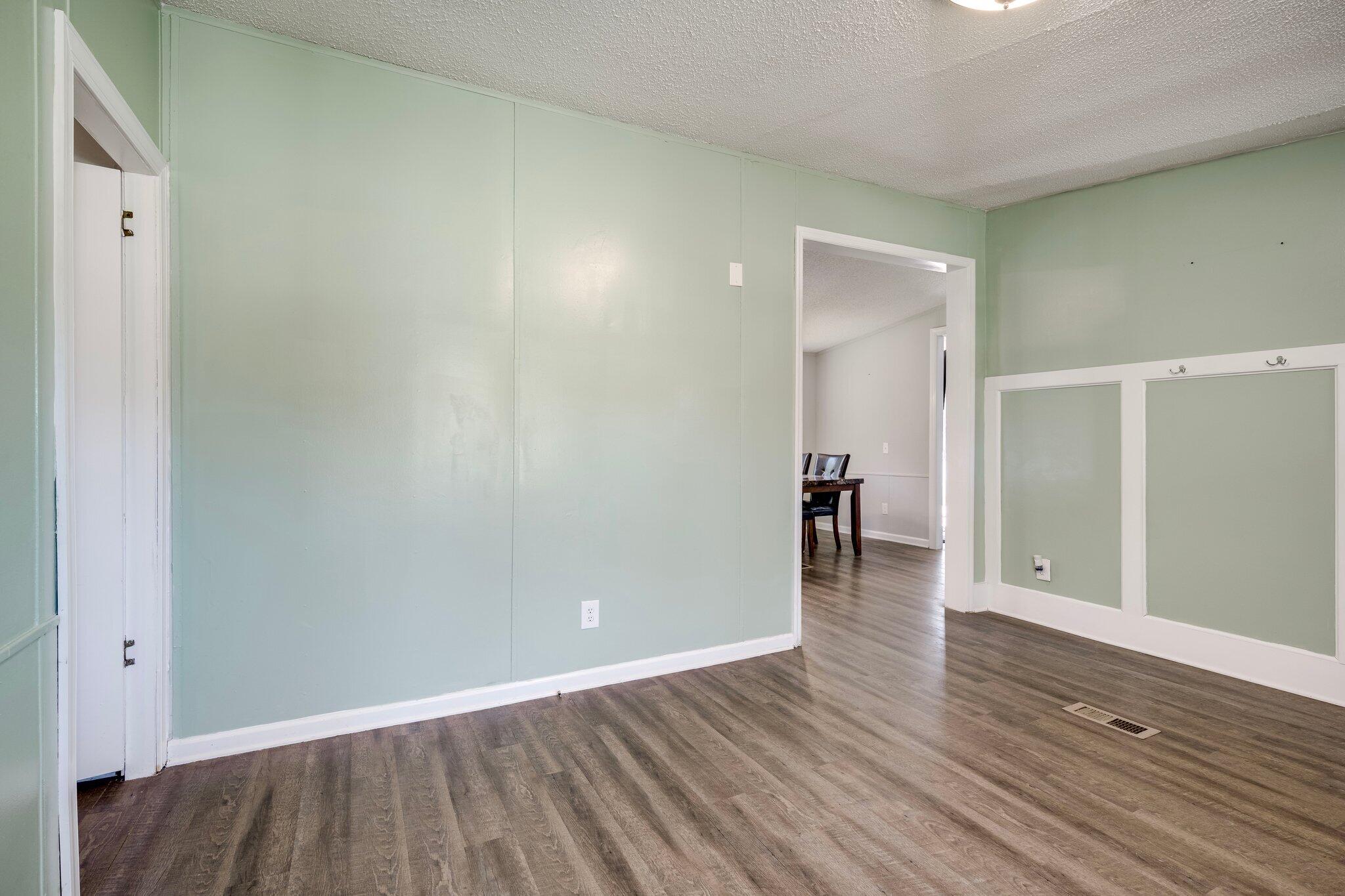 914 Gingerhill Road Thomson, GA 30824 - Photo 5 of 24 Flex/Living Room