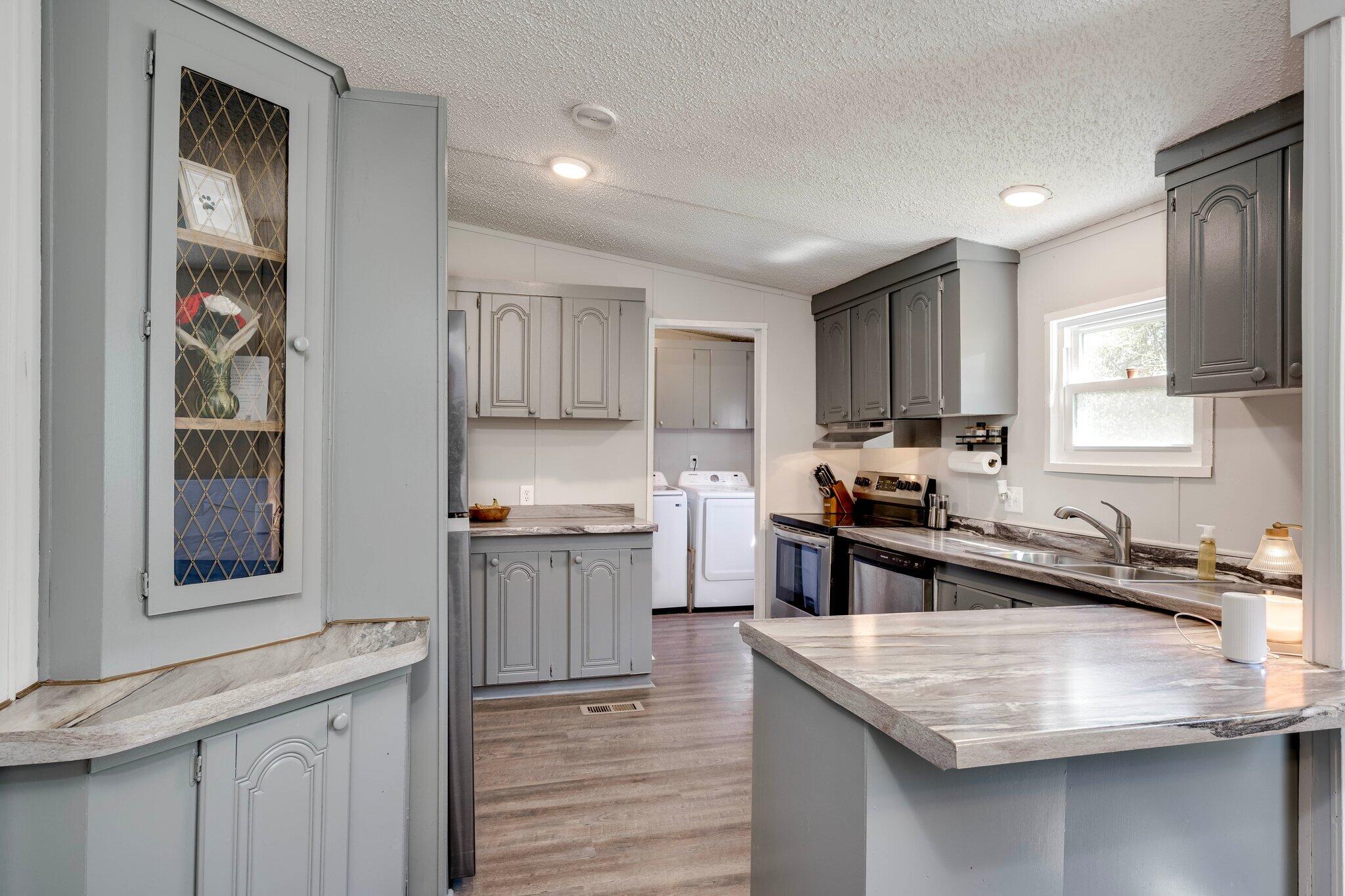 914 Gingerhill Road Thomson, GA 30824 - Photo 7 of 24 Kitchen