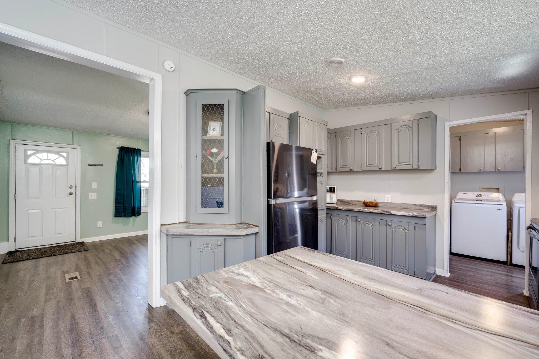 914 Gingerhill Road Thomson, GA 30824 - Photo 8 of 24 Kitchen