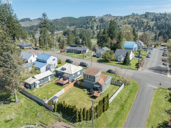 $330,000 | 791 Southeast Fir Street, Toledo, OR 97391