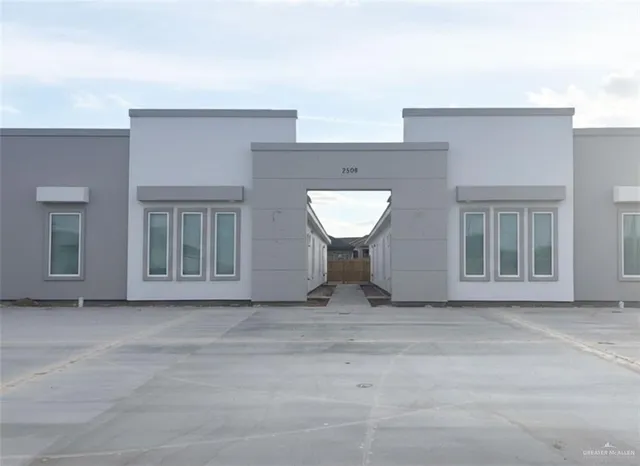 $1,200 | 2712 West Harrison Avenue, Unit 4, Alton, TX 78573