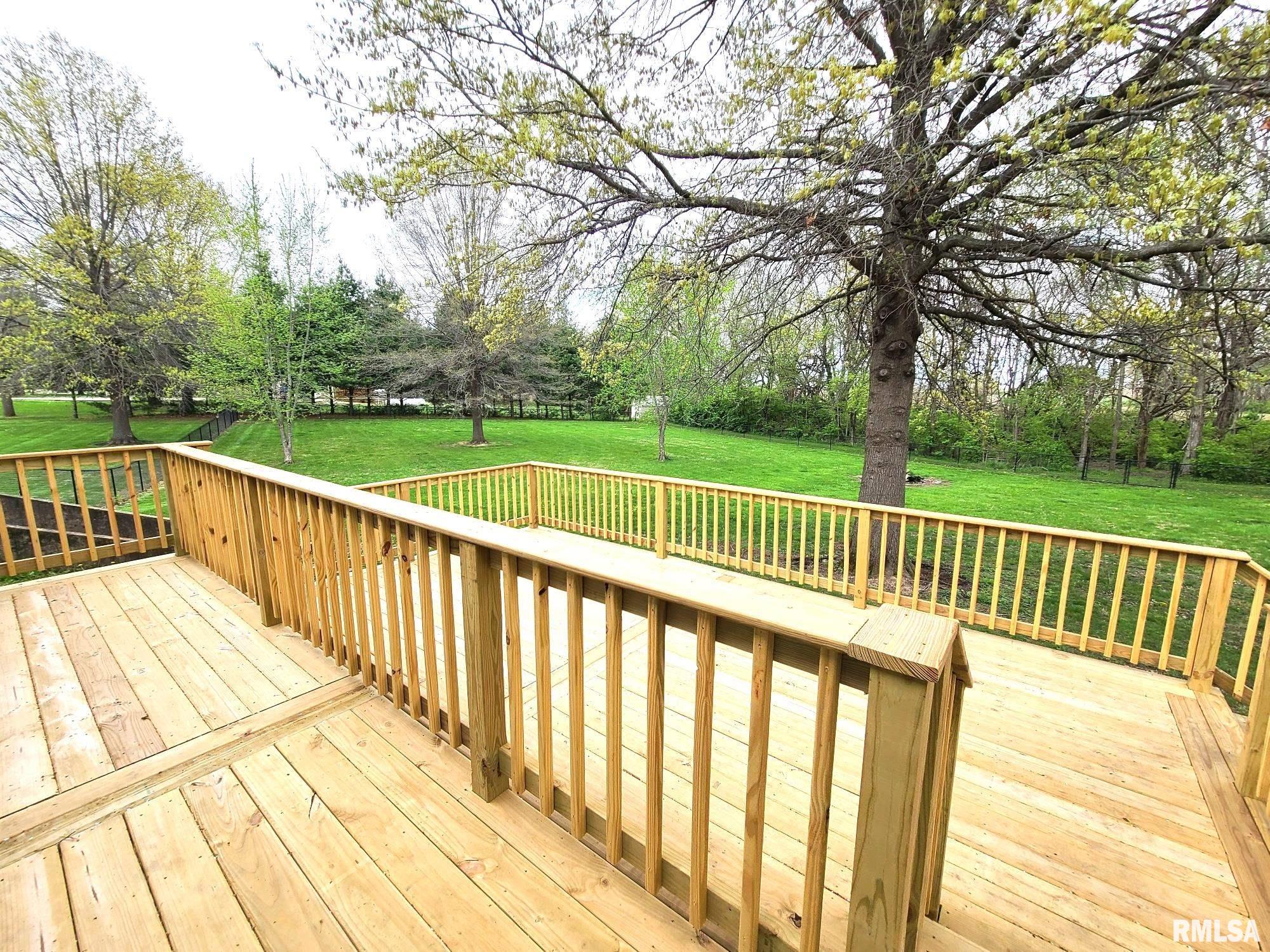 110 Regent Estate Road Jacksonville, IL 62650 - Photo 8 of 42