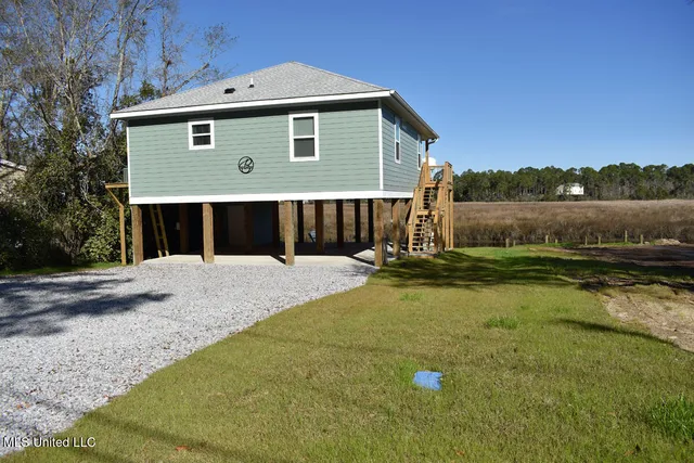 $1,900 | 8728 West Simmons Bayou Drive, Ocean Springs, MS 39564