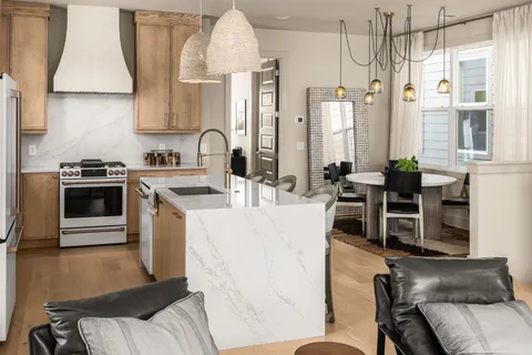 $799,900 | 323 Edith Circle, Nashville, TN 37208