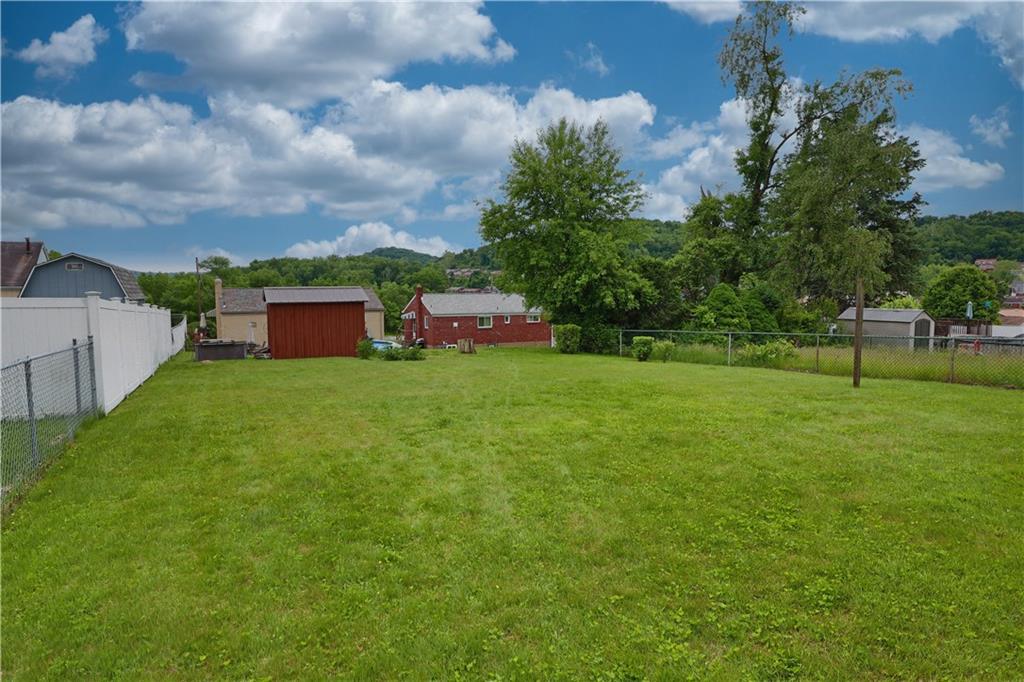 303 Scene Ridge Road McKeesport, PA 15133 - Photo 3 of 20 Gallery Image 3