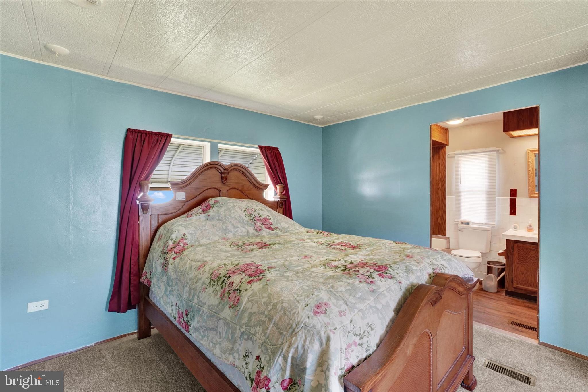 225 Country Ridge Drive York, PA 17408 - Photo 4 of 27