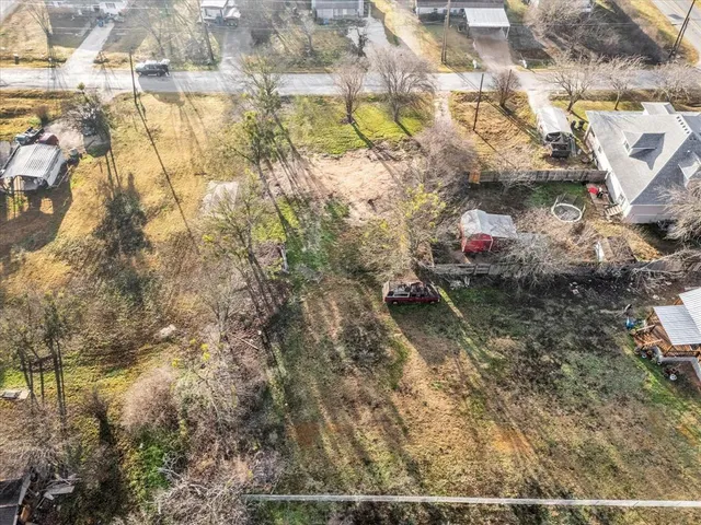 a view of a dry yard with lots of bushes
