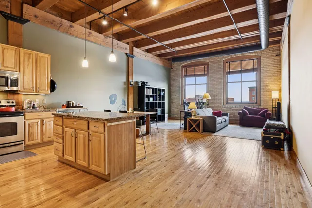 $190,000 | 289 5th Street East, Unit 403, St. Paul, MN 55101