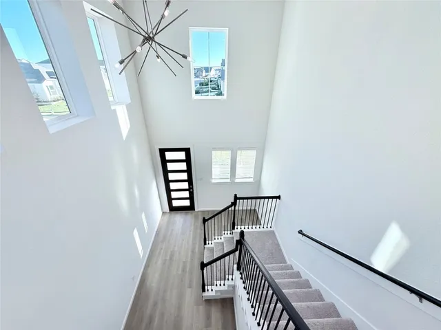 a view of entryway with a workspace