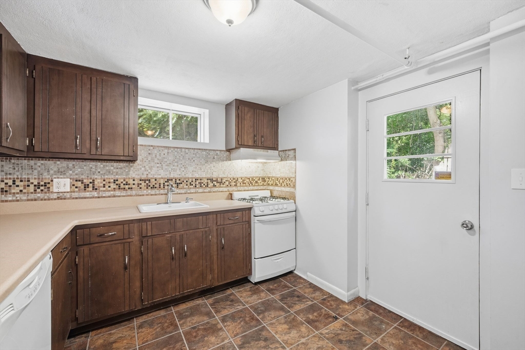 84 Oak Street Winchester, MA 01890 - Photo 28 of 38
