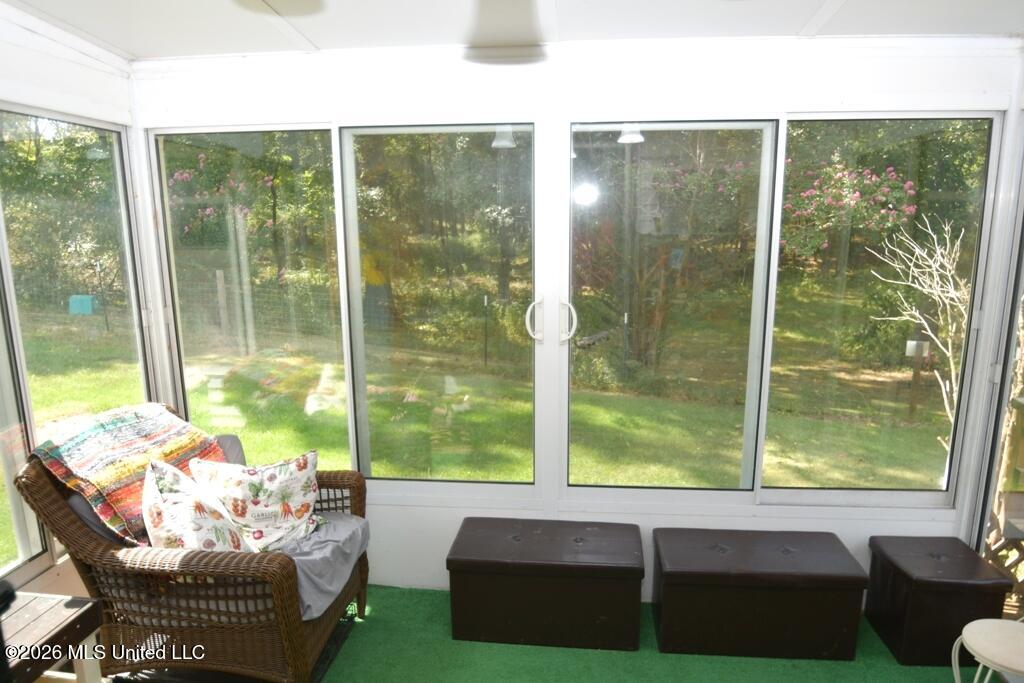 725 Shinault Road Byhalia, MS 38611 - Photo 21 of 39 Sunroom