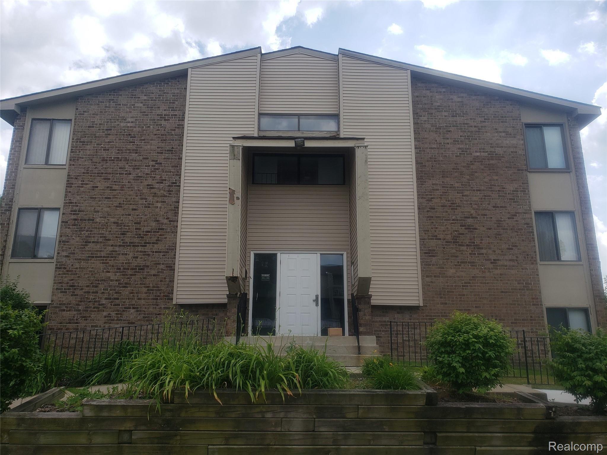 30475 West 14 Mile Road, Unit 80 Farmington, MI 48334 - Photo 1 of 16 1.jpg