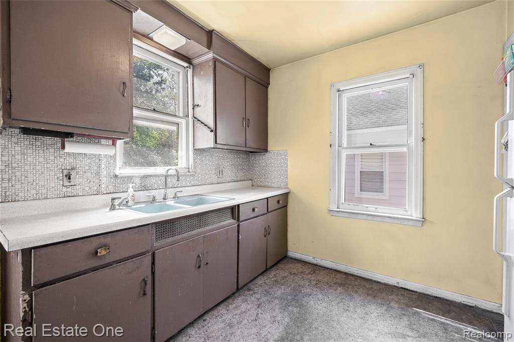 2209 Ridgemont Road Grosse Pointe Woods, MI 48236 - Photo 13 of 44