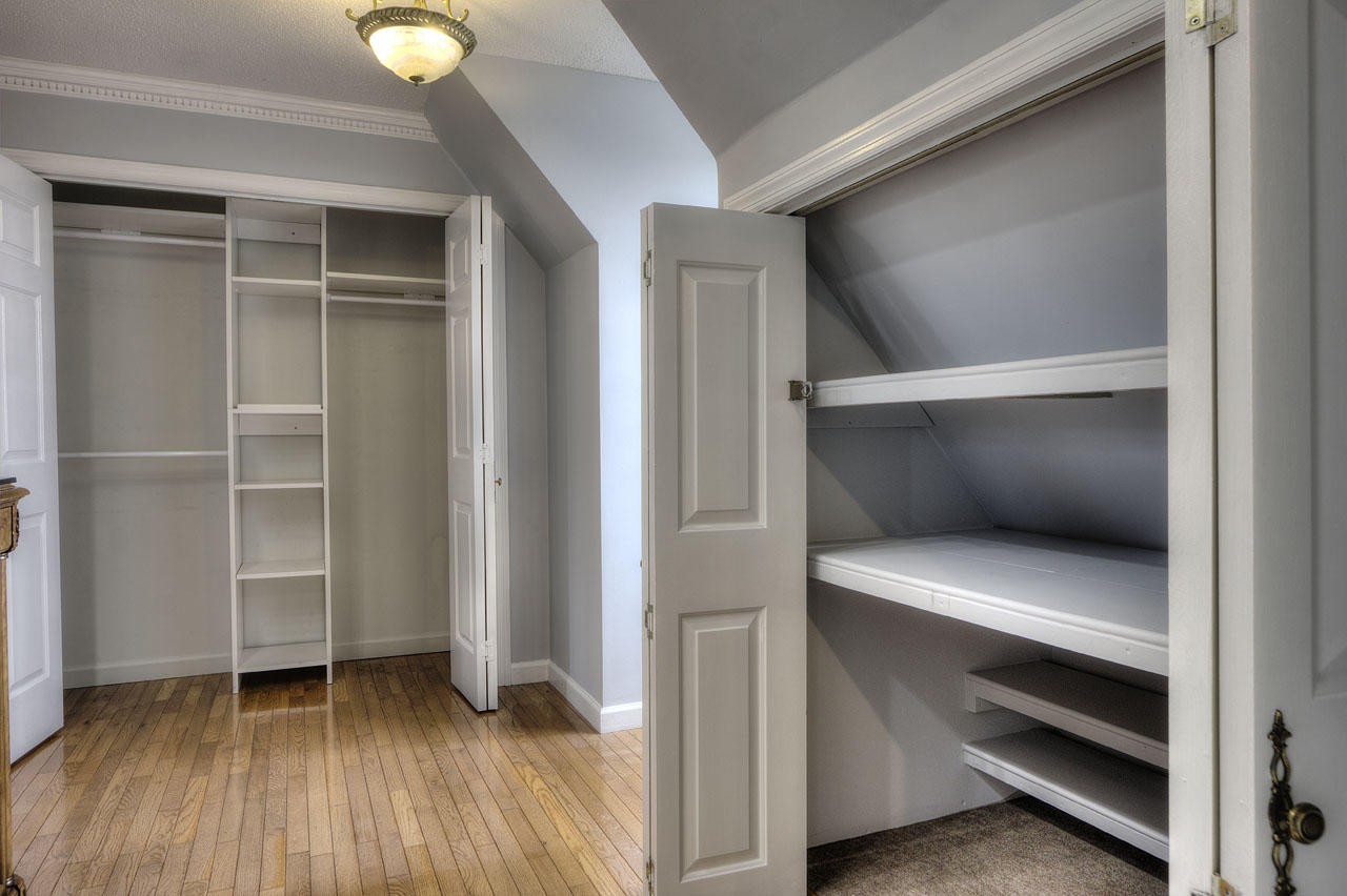 428 Ferret Road Knoxville, TN 37934 - Photo 26 of 38 a view of walk in closet with empty racks