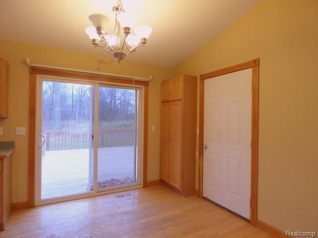 2220 Layton Road Fowlerville, MI 48836 - Photo 8 of 32 8 - 264-023171 DINING AREA.jpg