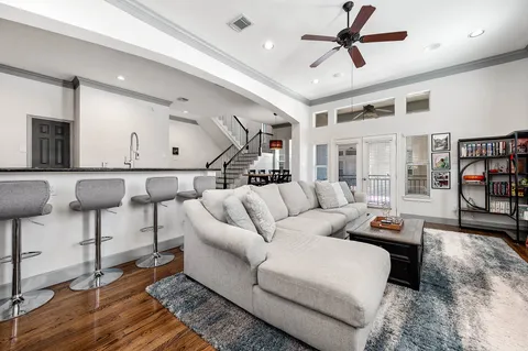 $384,900 | 5723 Petty Street, Houston, TX 77007