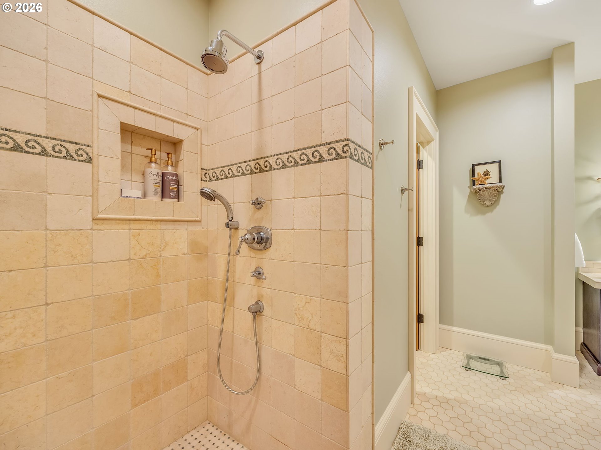 89079 Pinehurst Road Warrenton, OR 97146 - Photo 33 of 46 a bathroom with a shower