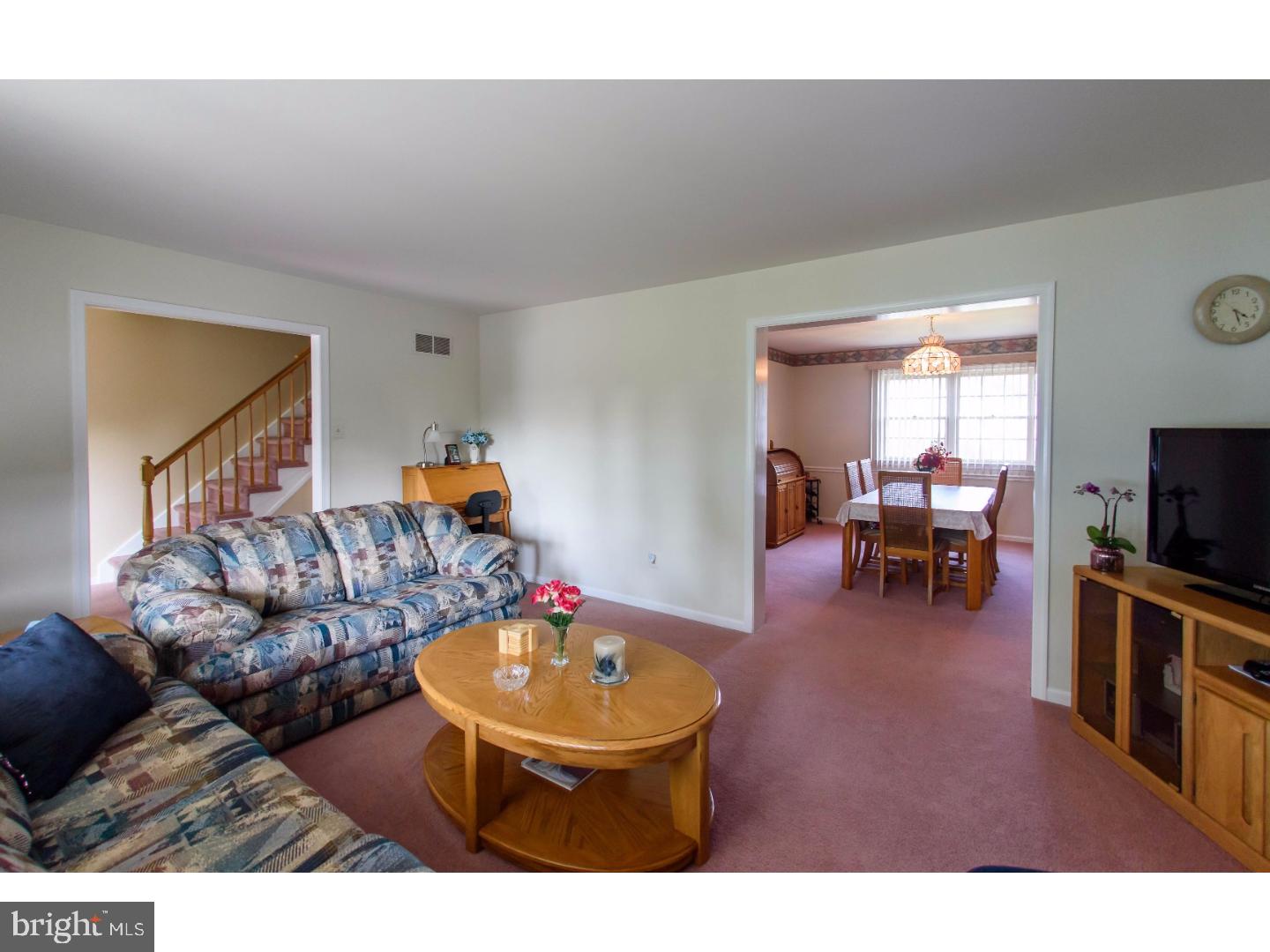 433 Welsford Road Fairless Hills, PA 19030 - Photo 5 of 25 Living Room