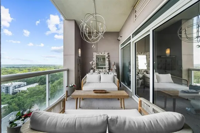 $525,000 | 2881 Peachtree Street Northeast, Unit 1102, Atlanta, GA 30305