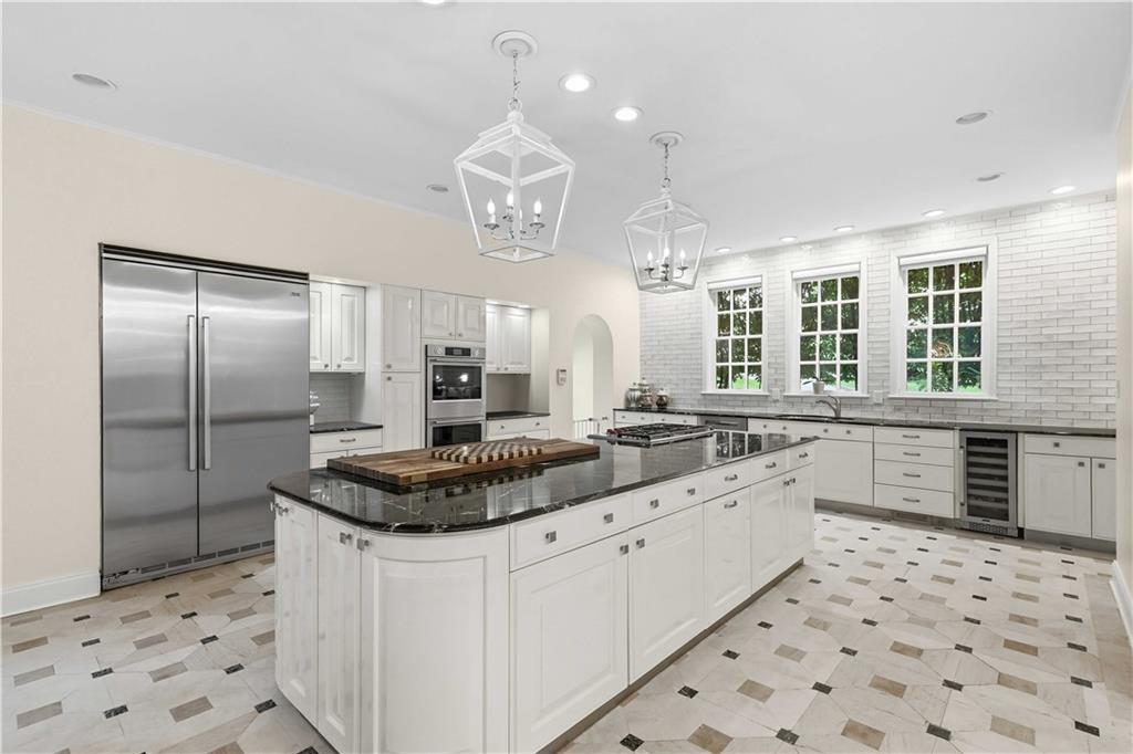 898 Persimmon Road Sewickley, PA 15143 - Photo 21 of 50 A spacious central island—with rounded corners and extended prep space—anchors the room and adds an architectural softness to the space.