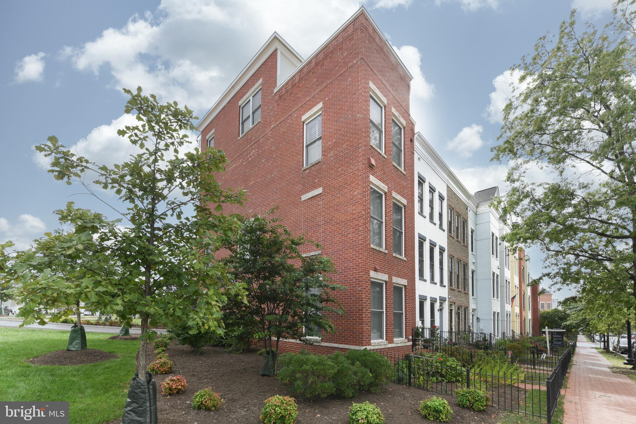 800 3rd Street Southeast Washington, DC 20003 - Photo 1 of 38