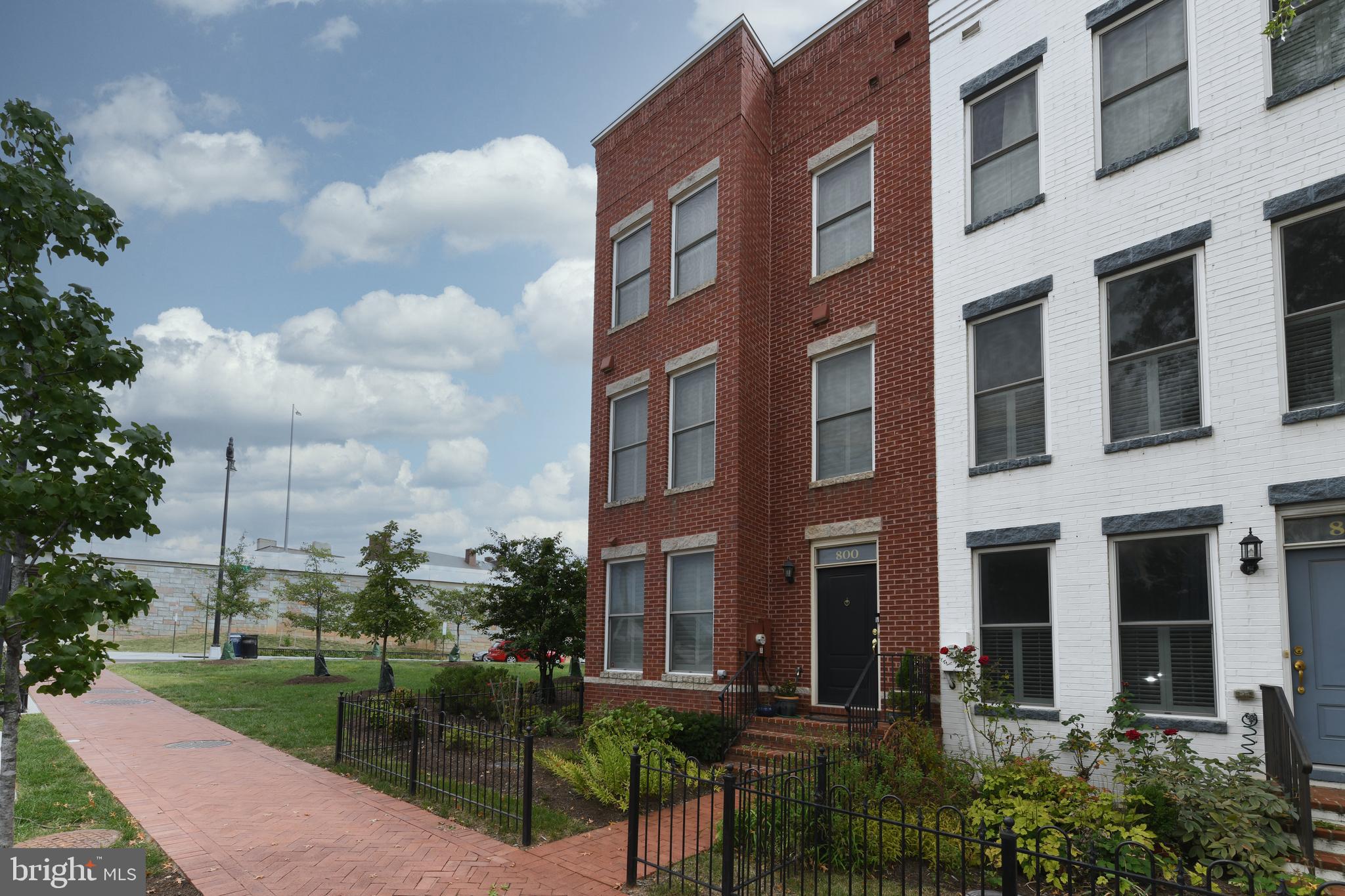 800 3rd Street Southeast Washington, DC 20003 - Photo 2 of 38