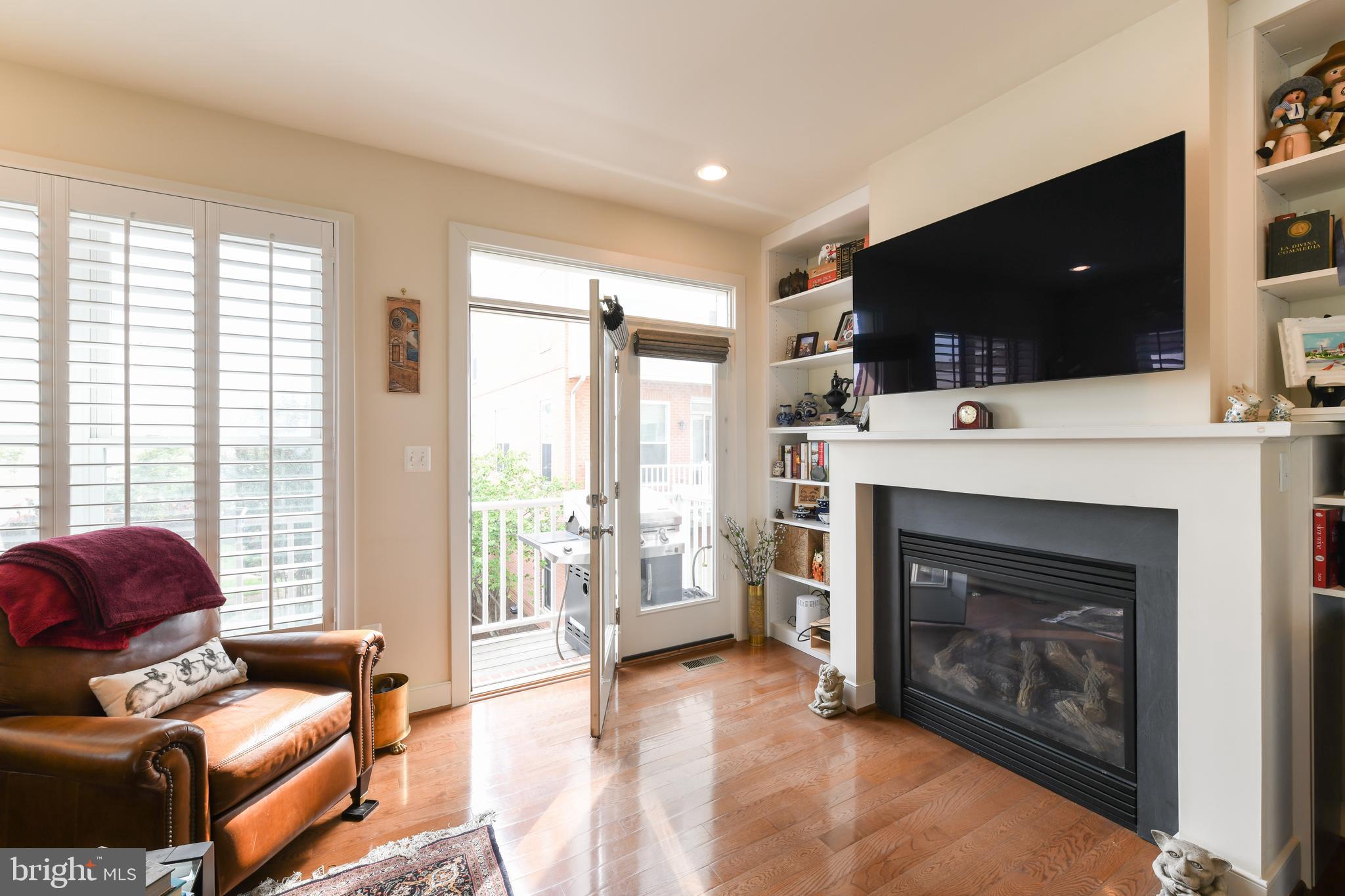 800 3rd Street Southeast Washington, DC 20003 - Photo 8 of 38 Gas fireplace