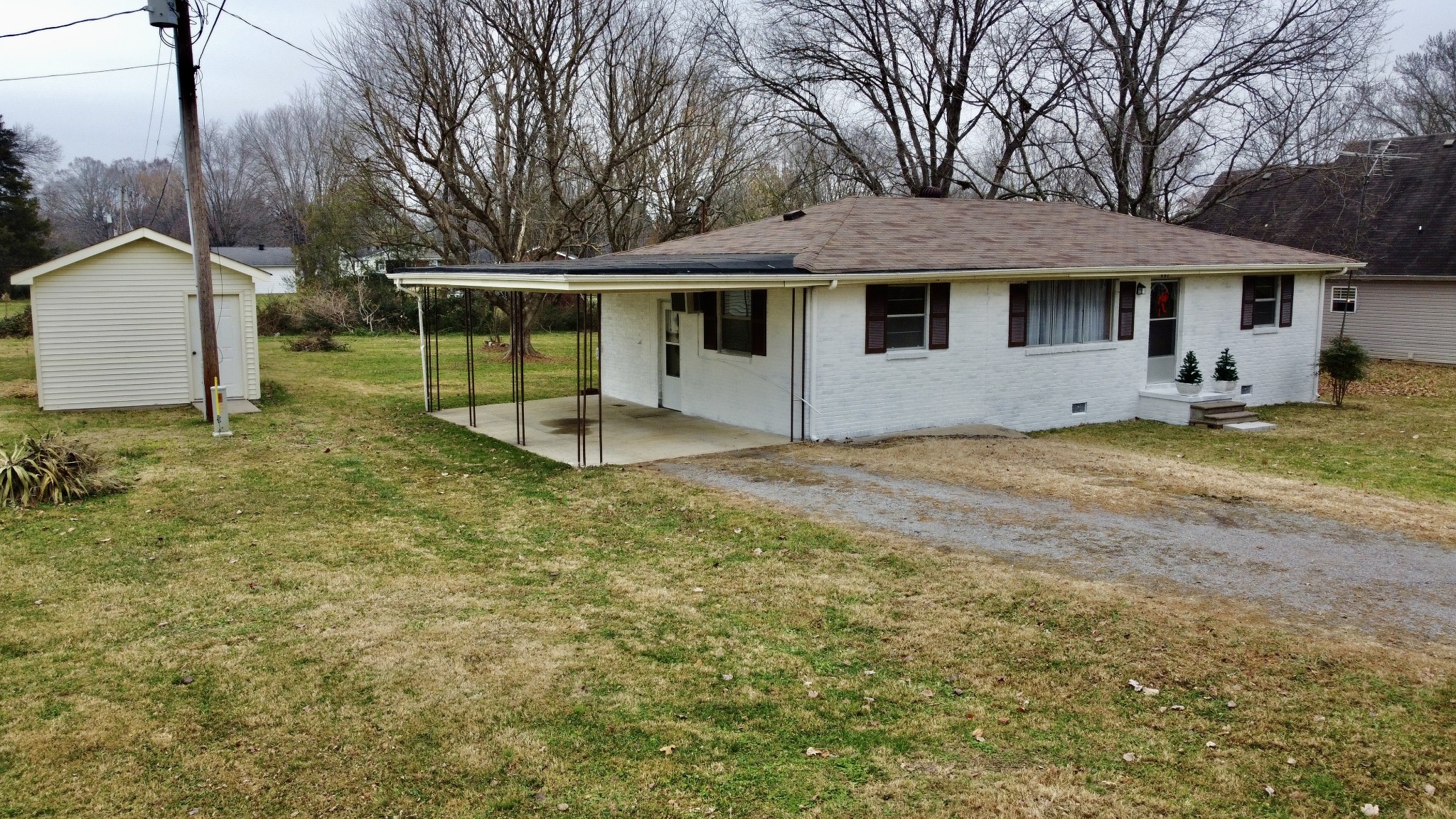 807 Days Road Lafayette, TN 37083 - Photo 2 of 14 front view of a house with a yard