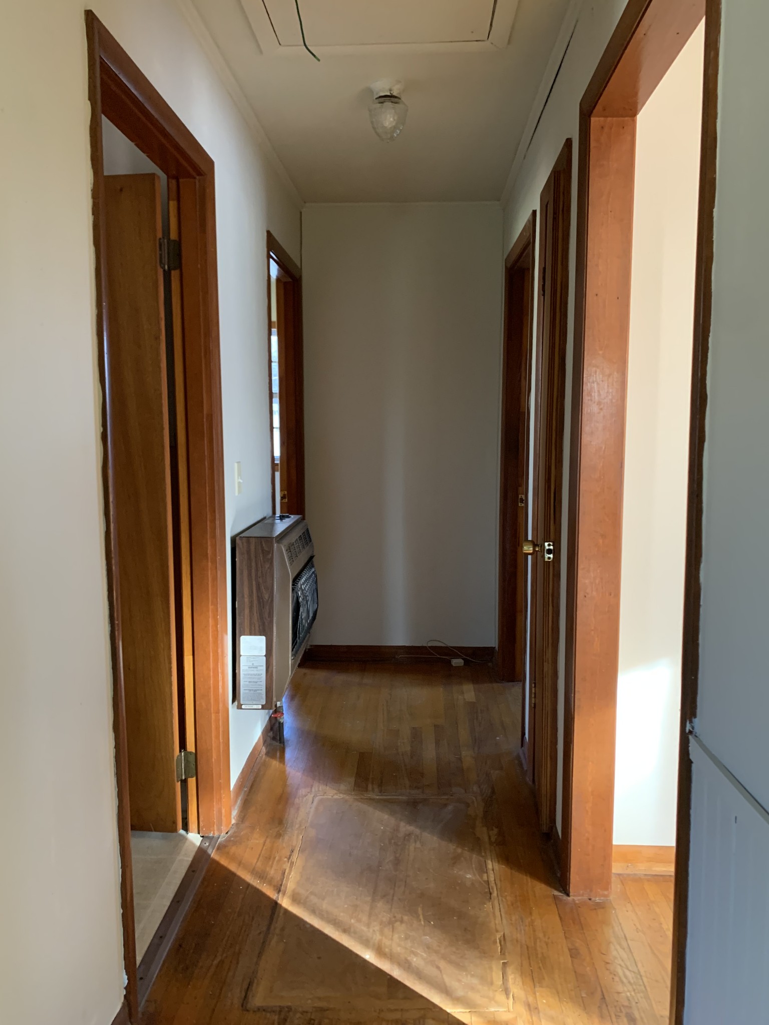 807 Days Road Lafayette, TN 37083 - Photo 12 of 14 a view of a hallway with closet