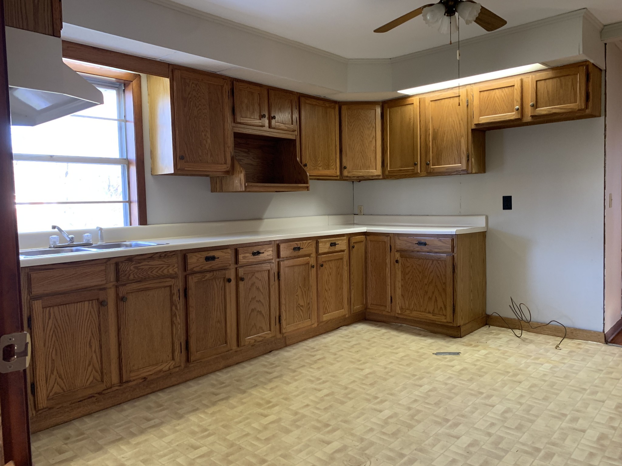 807 Days Road Lafayette, TN 37083 - Photo 5 of 14 a kitchen with stainless steel appliances granite countertop a sink and cabinets