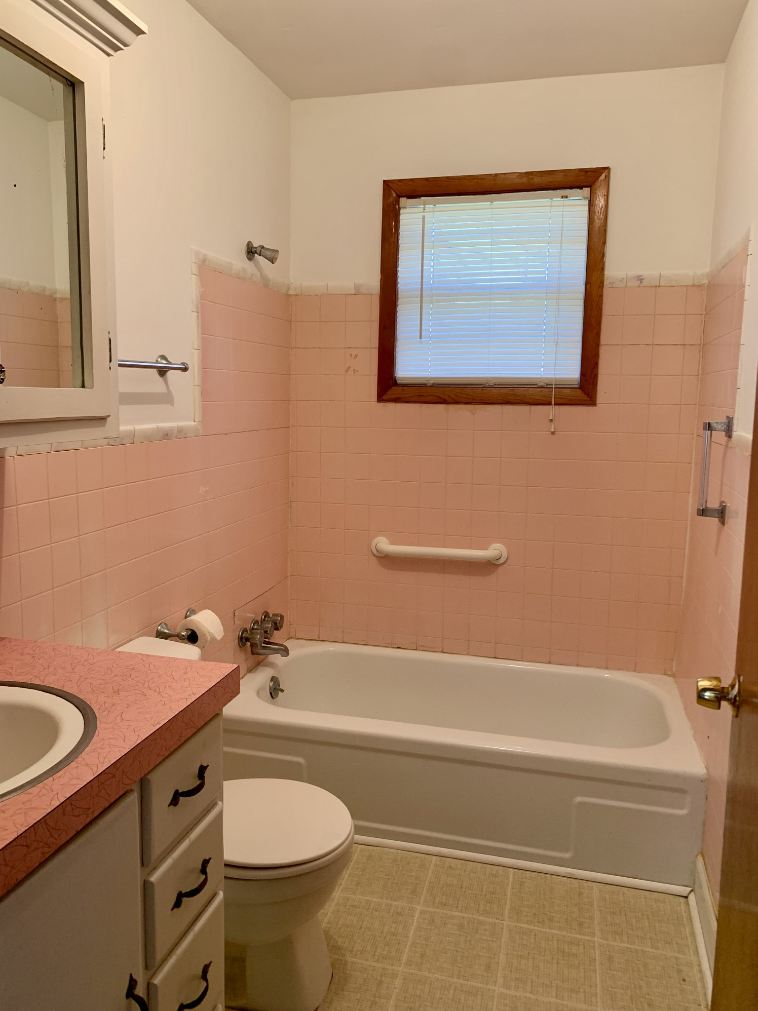 807 Days Road Lafayette, TN 37083 - Photo 9 of 14 a bathroom with a sink a toilet and mirror