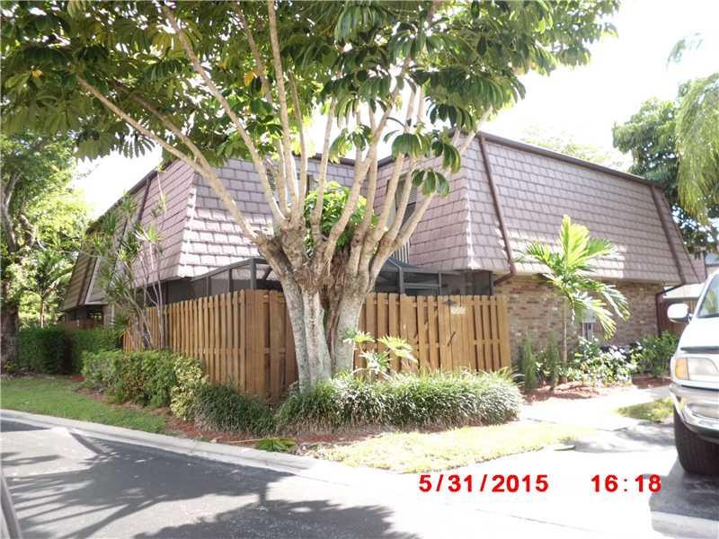 7545 Courtyard Run East, Unit 7545 Boca Raton, FL 33433 - Photo 2 of 17 Exterior Front