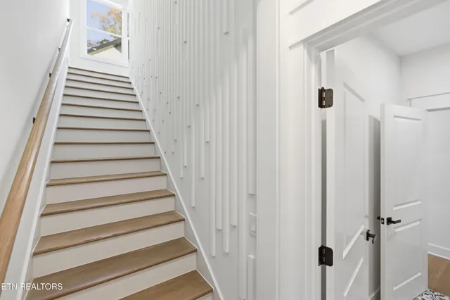 $679,000 | 256 Elohi Way, Loudon, TN 37774