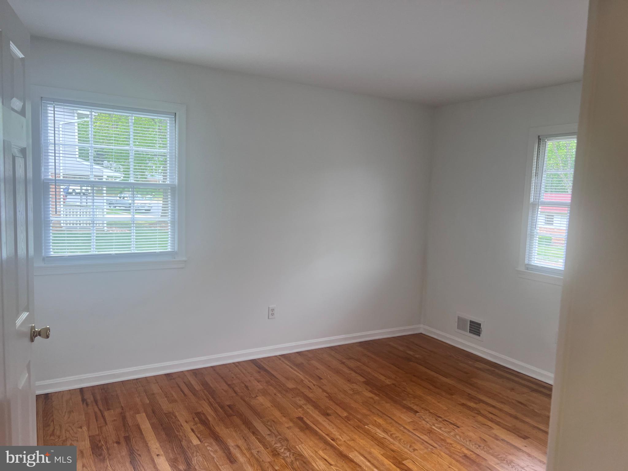 13235 Sturbridge Road Woodbridge, VA 22192 - Photo 15 of 53 Bright and airy room with hardwood floors.