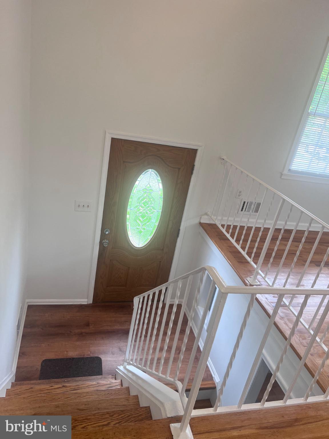 13235 Sturbridge Road Woodbridge, VA 22192 - Photo 17 of 53 Inviting entryway with natural light.