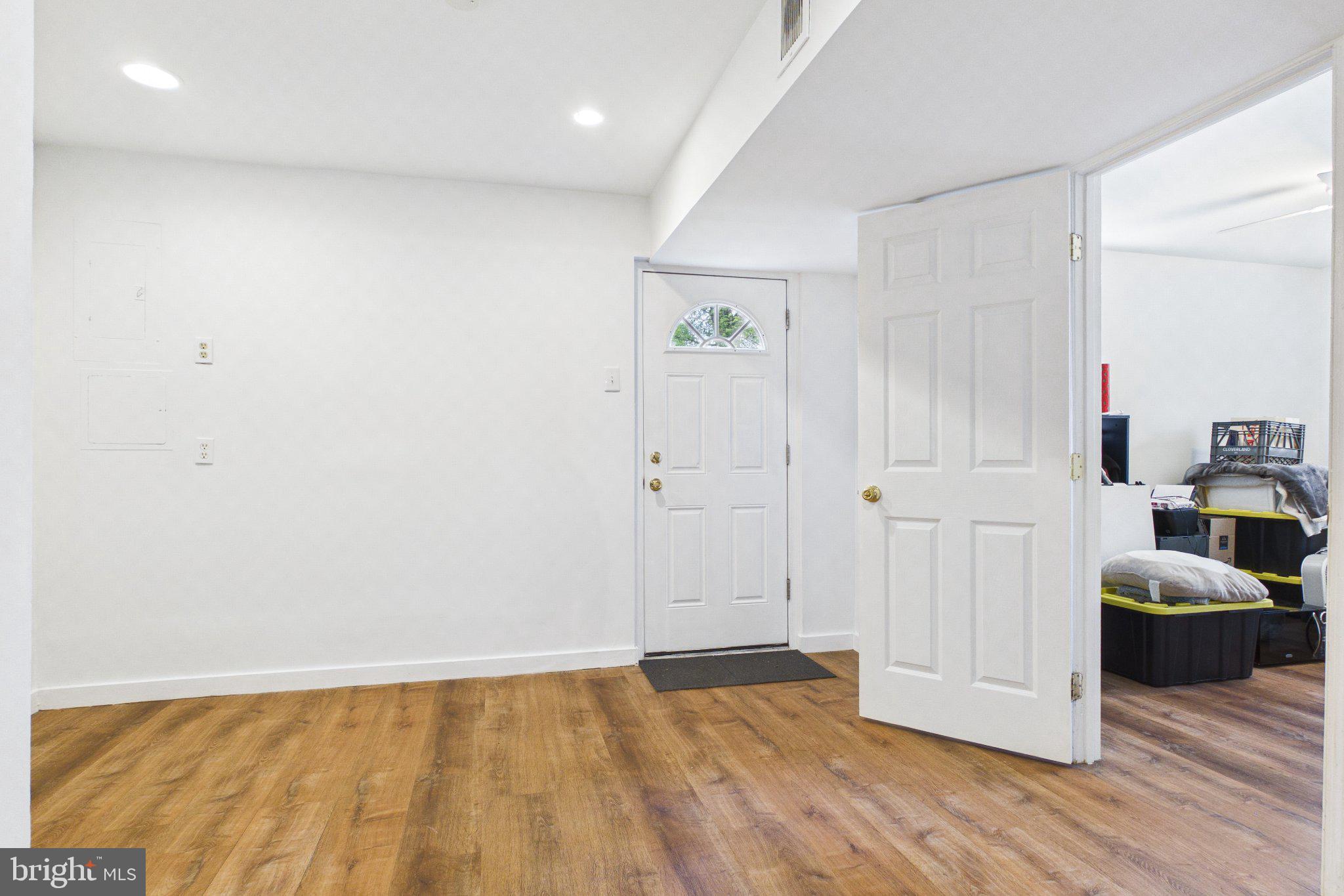 13235 Sturbridge Road Woodbridge, VA 22192 - Photo 32 of 53 Bright and inviting entryway space.