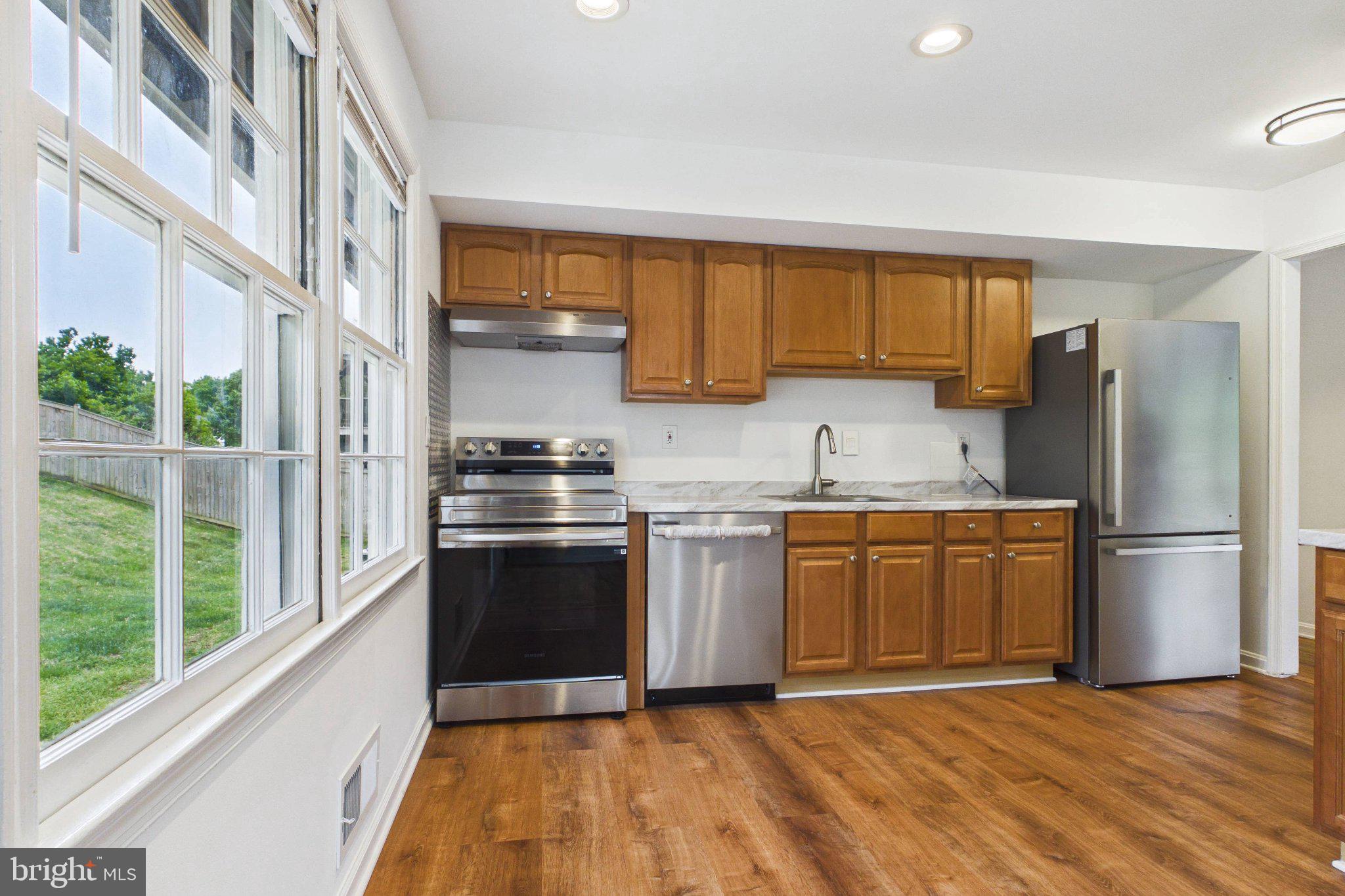 13235 Sturbridge Road Woodbridge, VA 22192 - Photo 39 of 53 Modern kitchen with natural light.