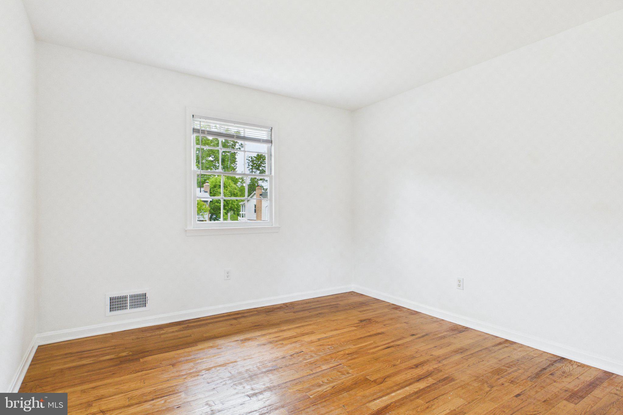 13235 Sturbridge Road Woodbridge, VA 22192 - Photo 51 of 53 Bright and airy blank canvas room.