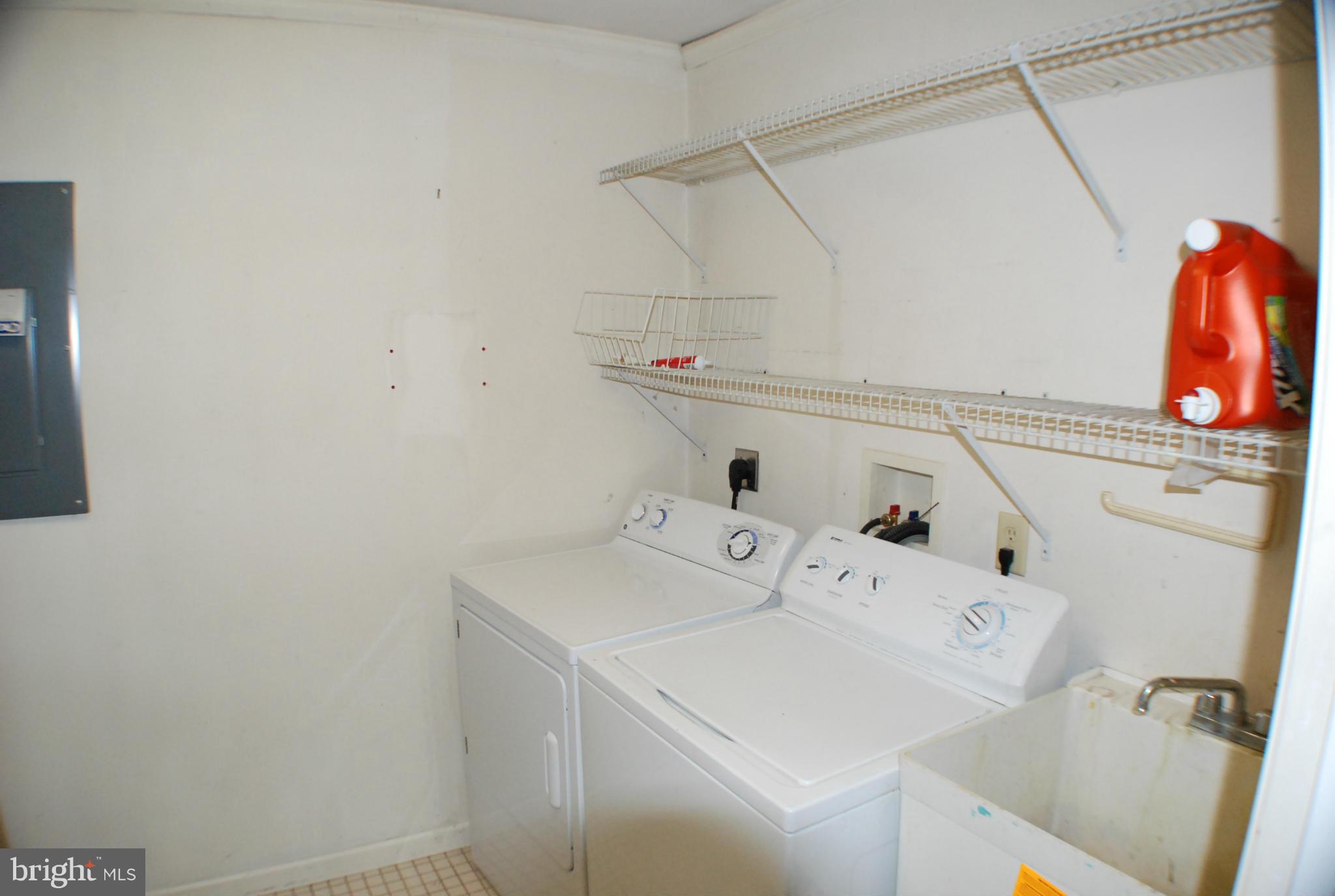 2423 Locke's Mill Road Berryville, VA 22611 - Photo 17 of 30 Laundry /Utility room