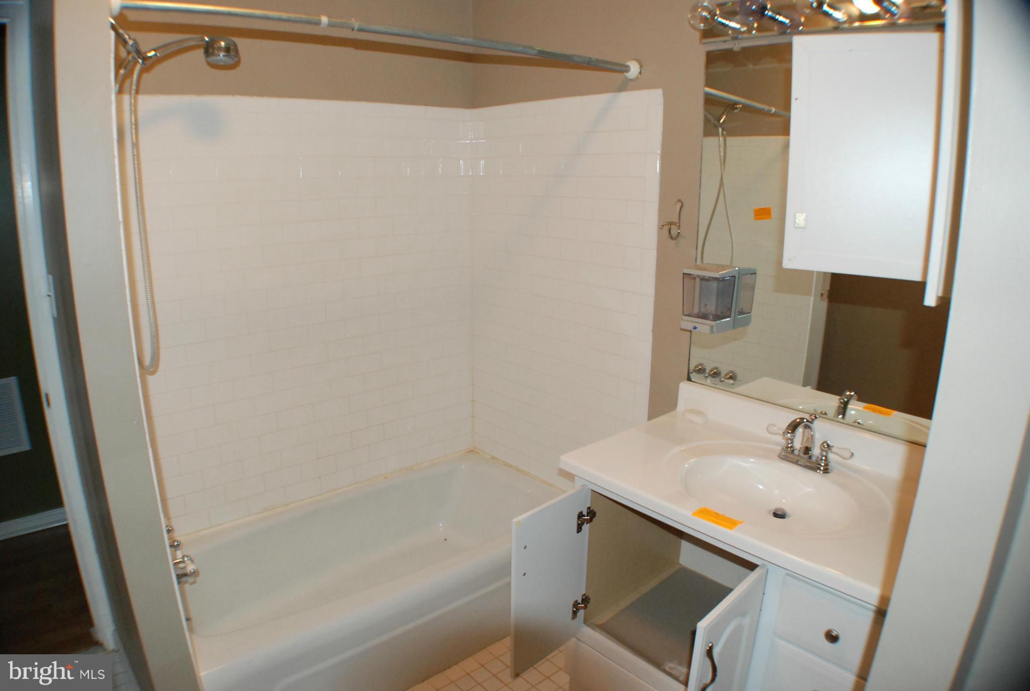 2423 Locke's Mill Road Berryville, VA 22611 - Photo 22 of 30 Bath 2 on 2nd floor