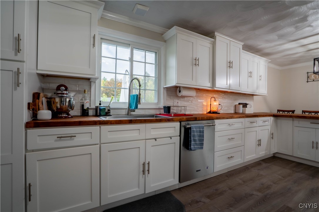 5720 Mapleton Drive Utica, NY 13502 - Photo 6 of 50