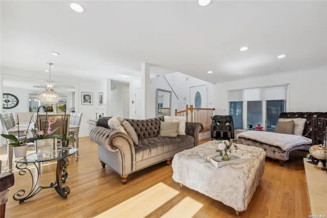 $850,000 | 72 Shinbone Lane, Commack, NY 11725